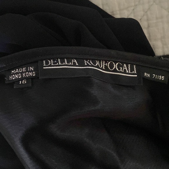 Black dress with sequin and beaded detailing 16 - Picture 11 of 12